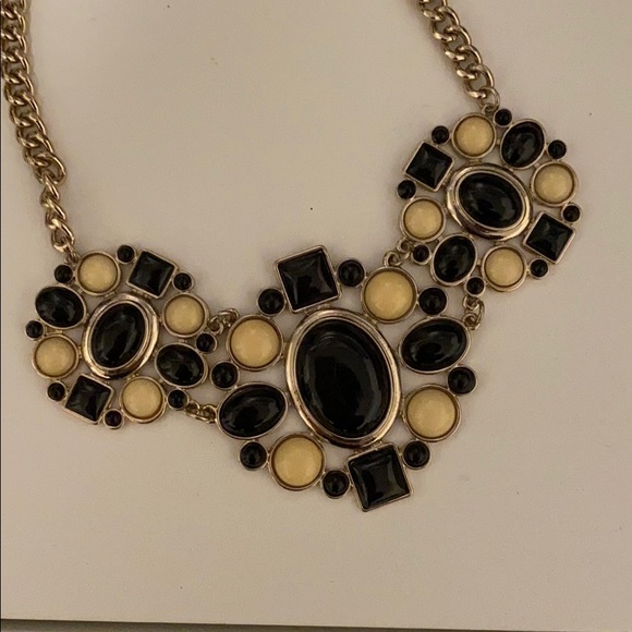 A bundle of 2 chunky necklaces! 😍 - Picture 4 of 6